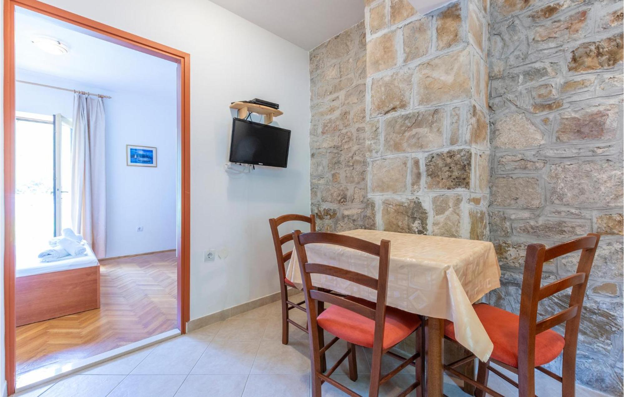 Awesome Apartment In Svinisce With Kitchenette エクステリア 写真